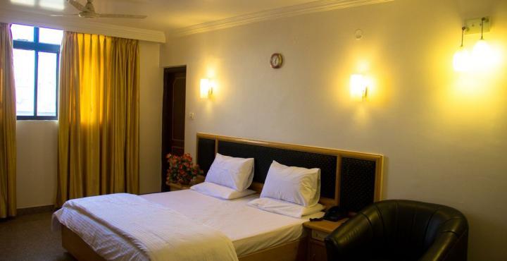 Oyo 539 Hotel Pearl Inn Бангалор Екстериор снимка