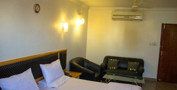 Oyo 539 Hotel Pearl Inn Бангалор Екстериор снимка