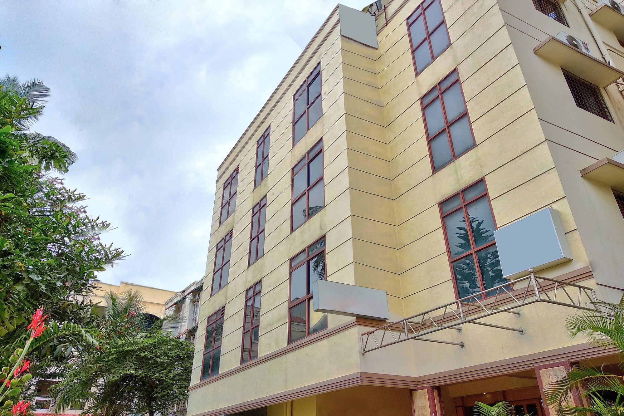Oyo 539 Hotel Pearl Inn Бангалор Екстериор снимка