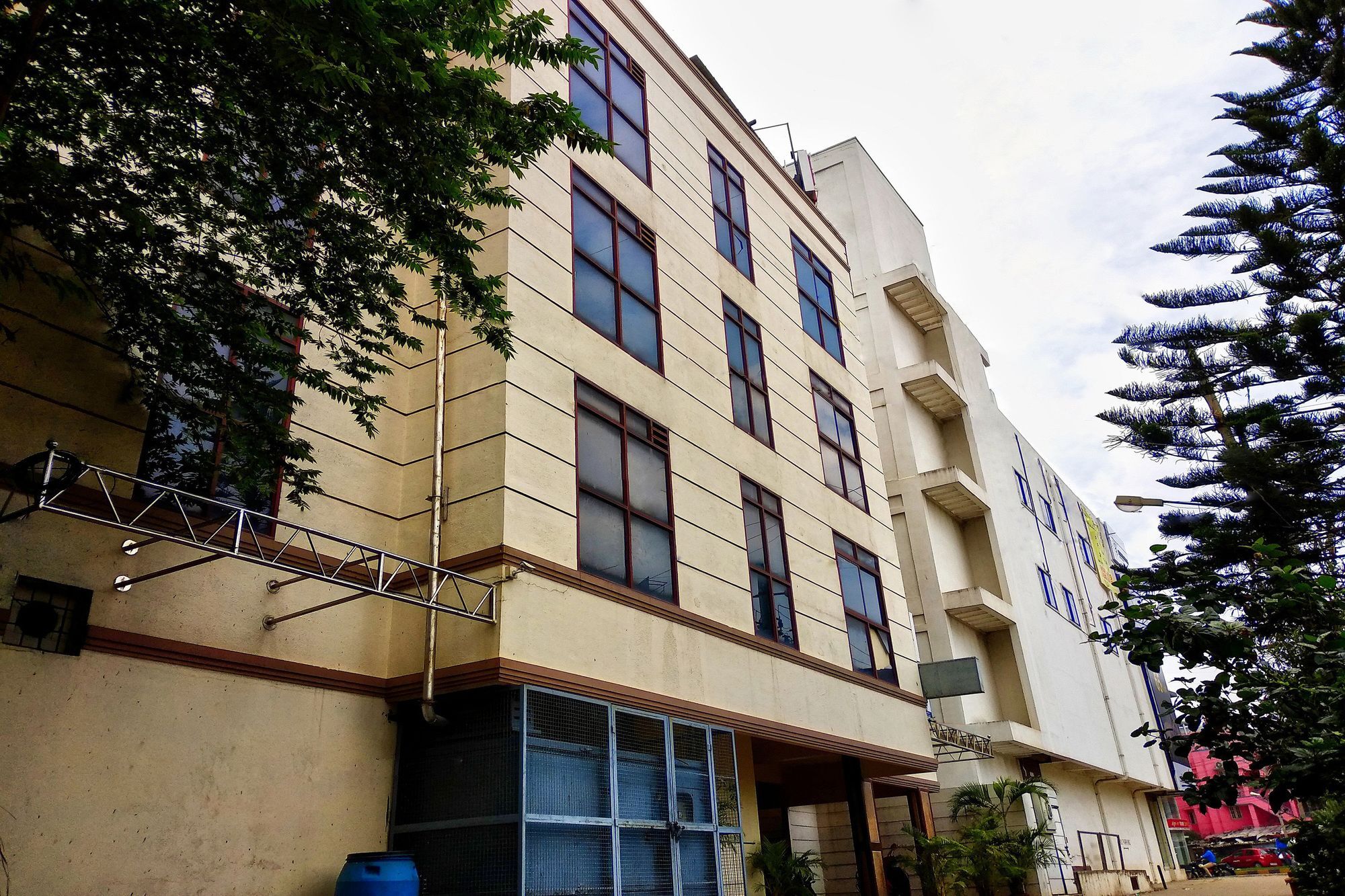 Oyo 539 Hotel Pearl Inn Бангалор Екстериор снимка