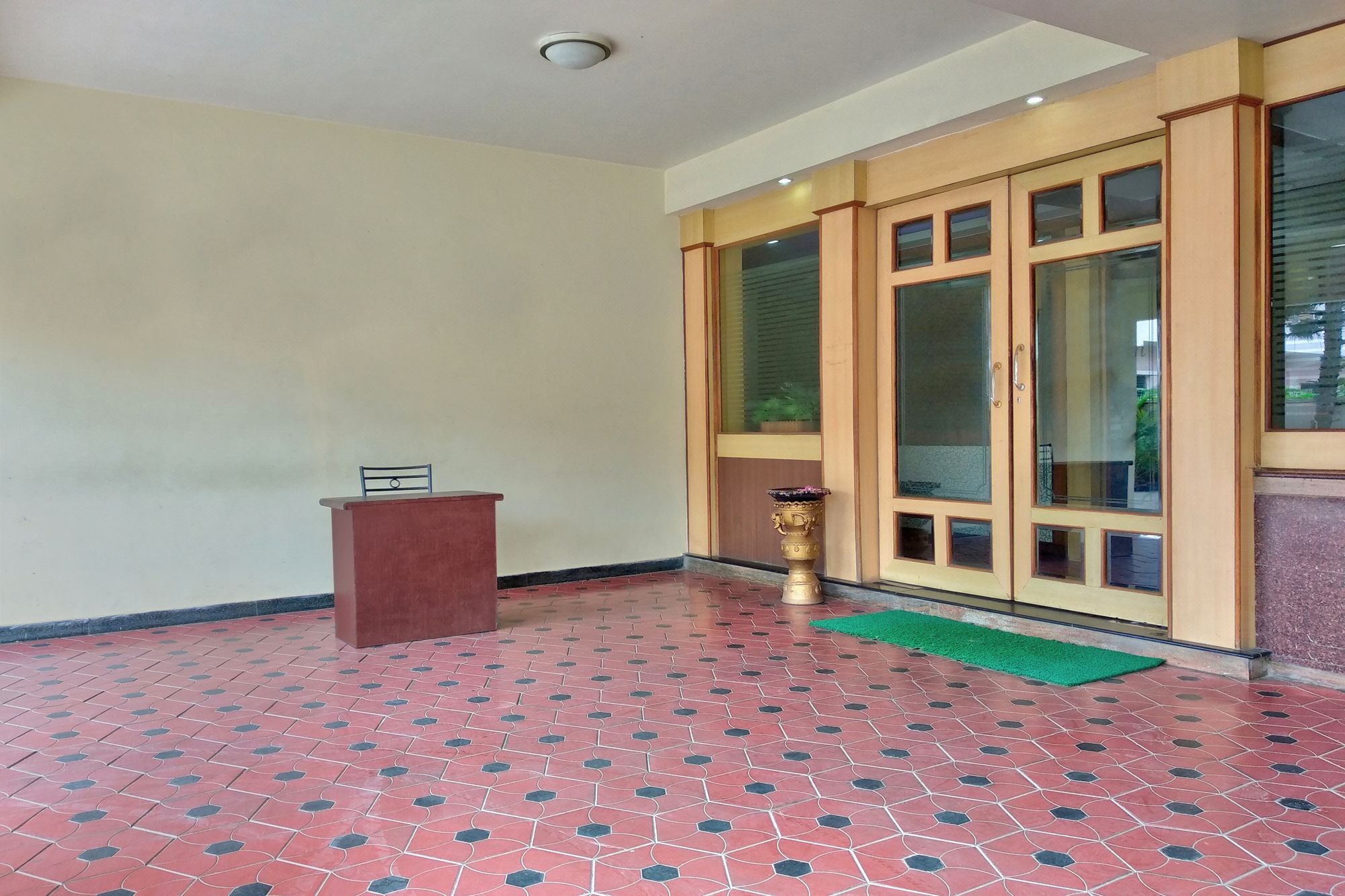 Oyo 539 Hotel Pearl Inn Бангалор Екстериор снимка